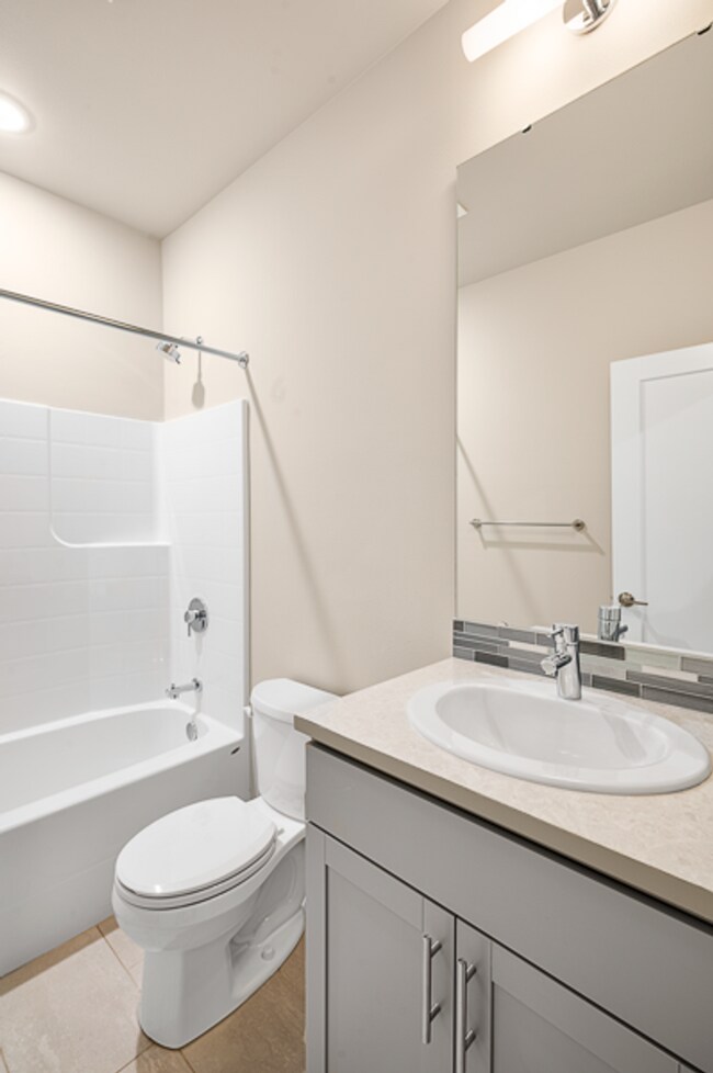 Building Photo - Kenmore Townhome | 4 Bed 3.5 Bath | $3,725