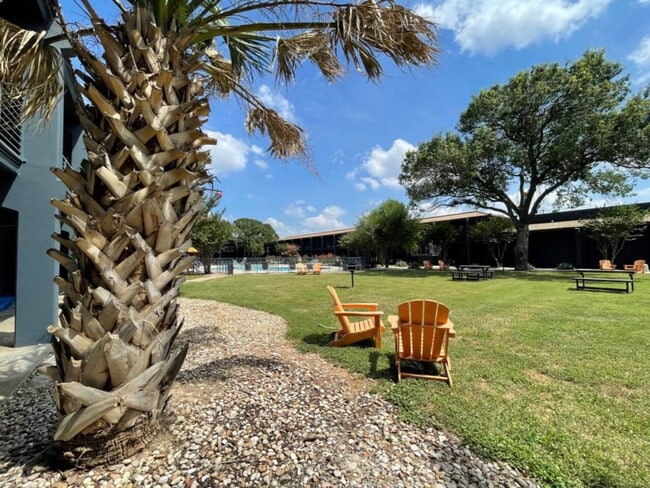 Building Photo - 824 Camino La Costa