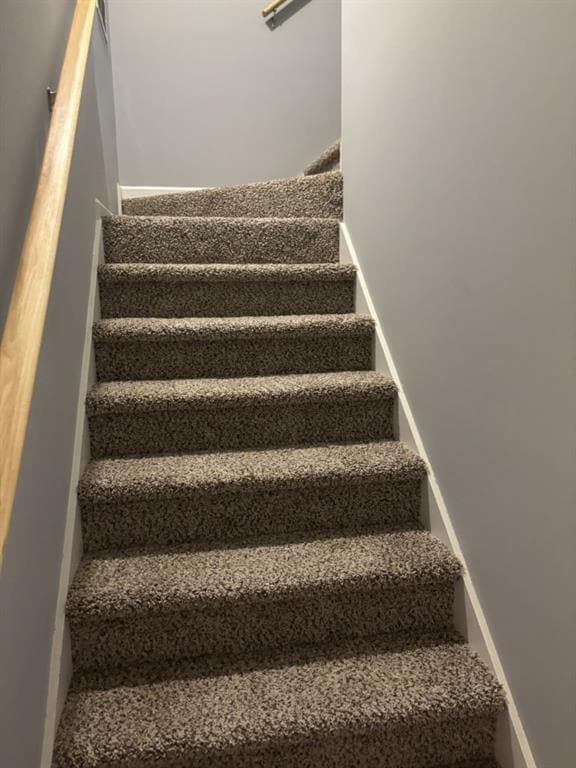 Building Photo - 2460 Huntington Dr