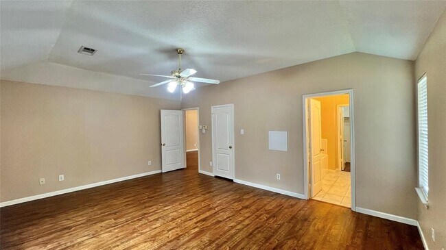 Building Photo - 1810 Manor Cir