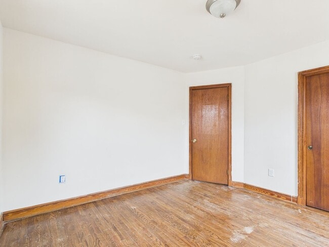 Building Photo - 637 Woodhaven Dr