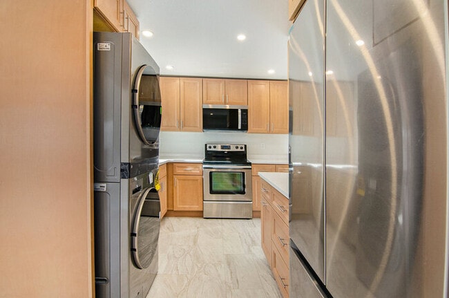 Building Photo - 105 S Kendall St