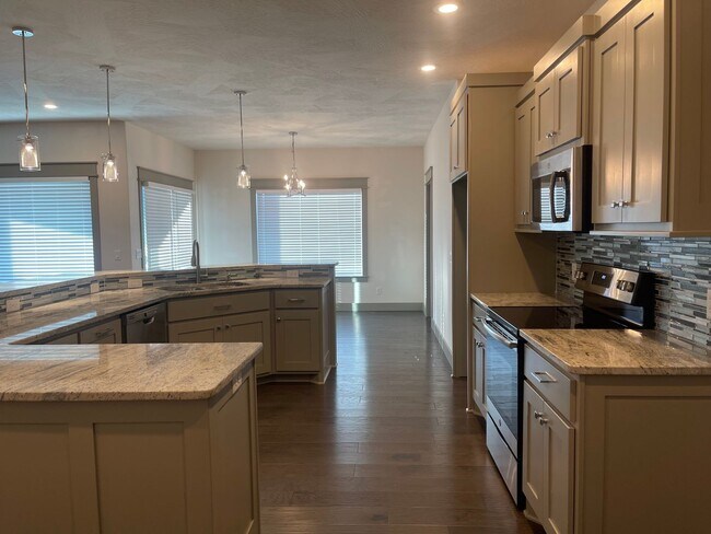 Building Photo - All Brick, 3 bedrooms AND 3 car garage