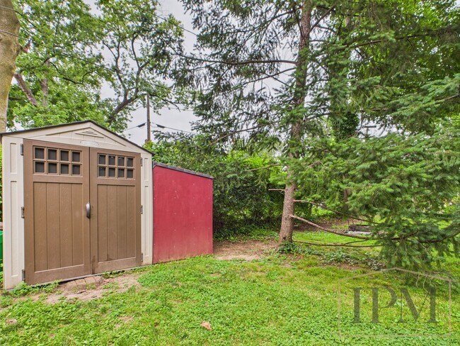 Building Photo - Available Now Beautiful 4 Bedroom Home with Garage, Central Air & Large Yard in York City.