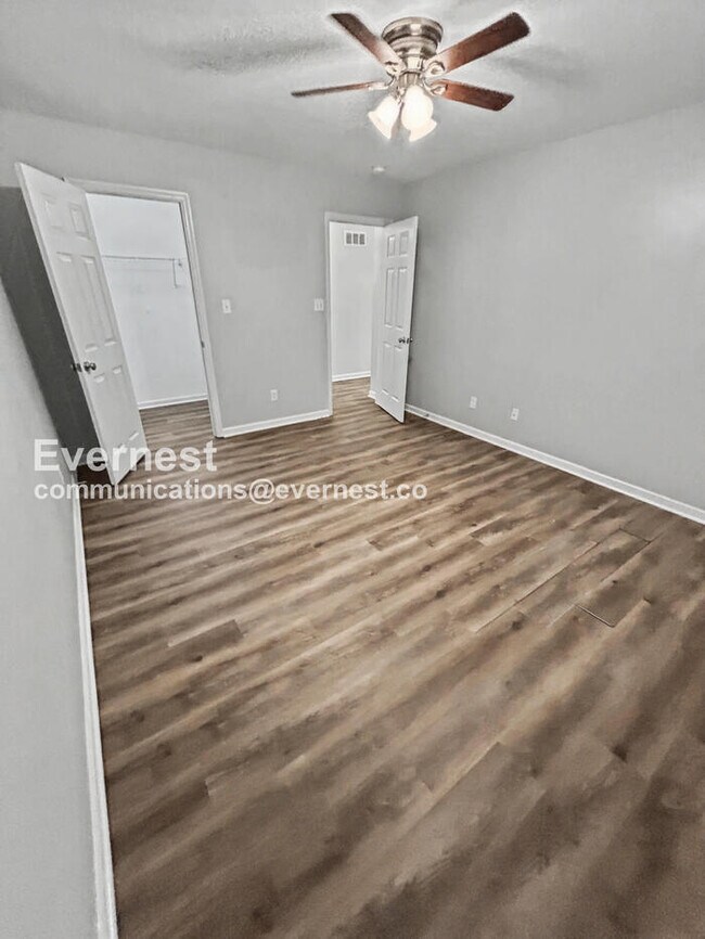 Building Photo - Spacious 4-Bed Home with 2-Car Garage & Modern Amenities