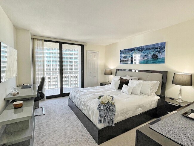 Building Photo - 3000 N Ocean Dr