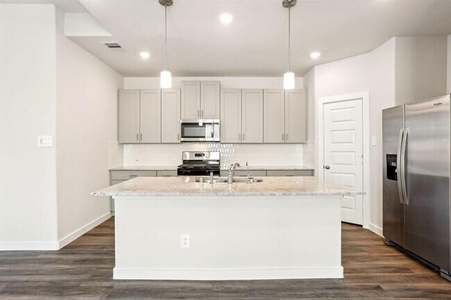 Building Photo - 14230 Rolling Pastures Dr