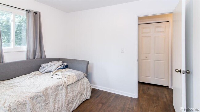 Building Photo - 1203 Commonwealth Ave