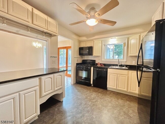 Building Photo - 28 Urma Pl