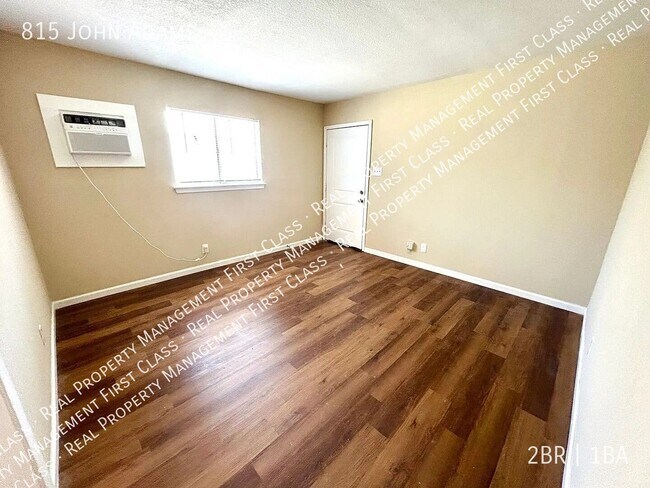 Building Photo - 815 John Adams Dr