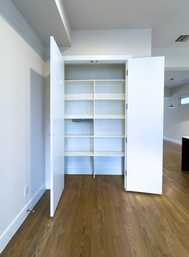 Building Photo - 2717 St Emanuel St