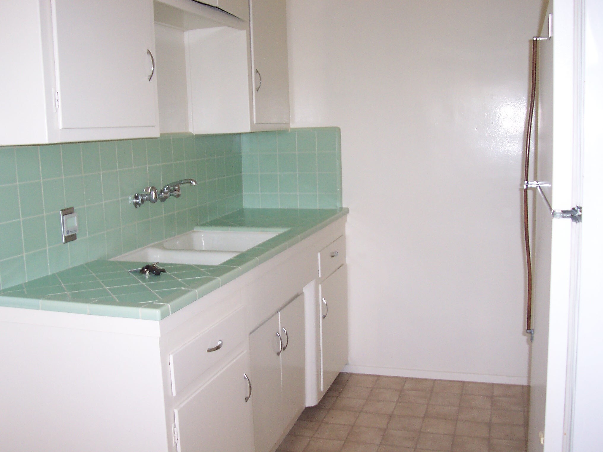 kitchen - 160 N Sierra Bonita Ave