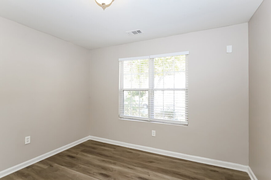 Building Photo - 3846 Kenner Dr SW