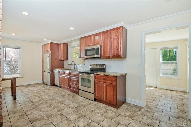 Building Photo - 99 Maple Ave