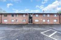Building Photo - Welcome to a charming 1-bedroom, 1-bathroo...