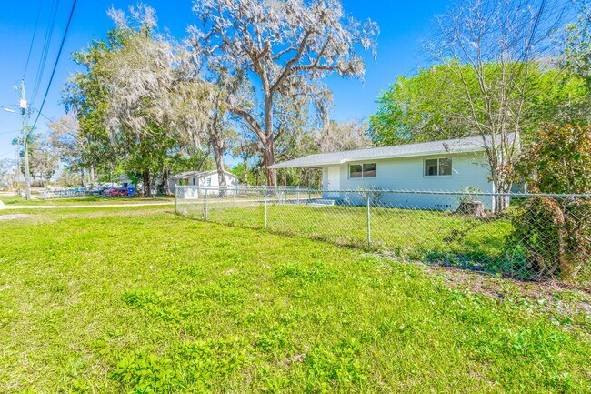 Building Photo - Fully Remodeled 2-Bedroom Home in Prime Or...