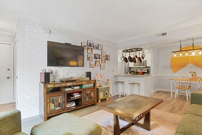 Building Photo - Beautiful First Floor Condo in Palmetto Co...
