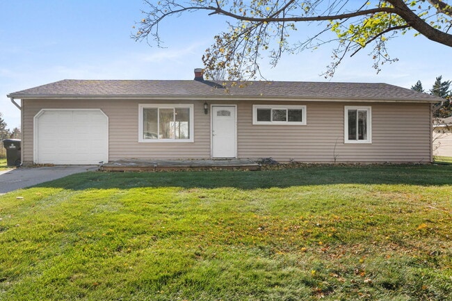 Primary Photo - 5011-5013 Three Oaks Rd