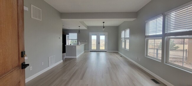 Building Photo - 3 bedroom/2.5 bath home