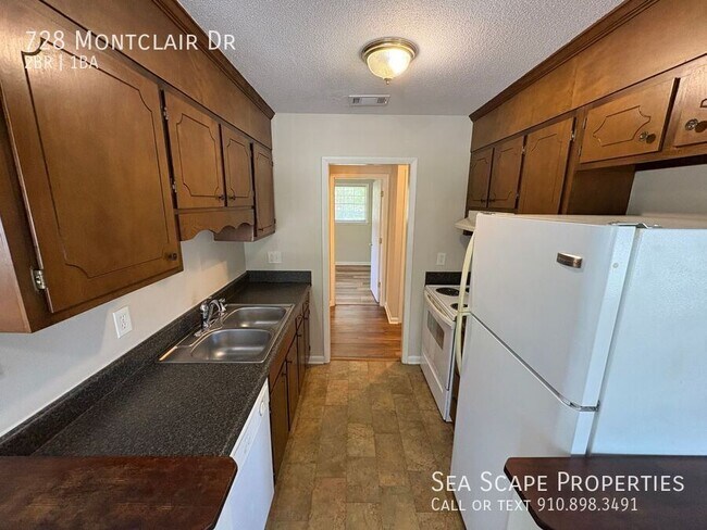 Building Photo - 728 Montclair Dr