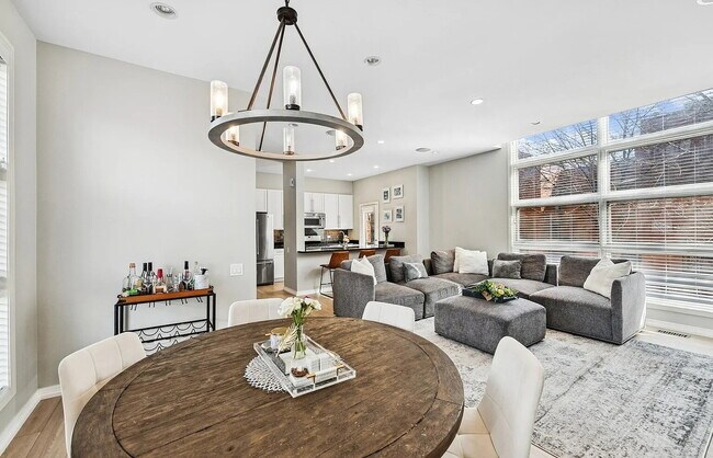 Building Photo - Comfortable Living in a Desirable Area