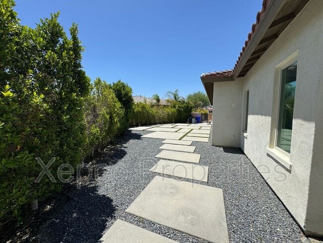 Building Photo - 74635 Tesla Dr
