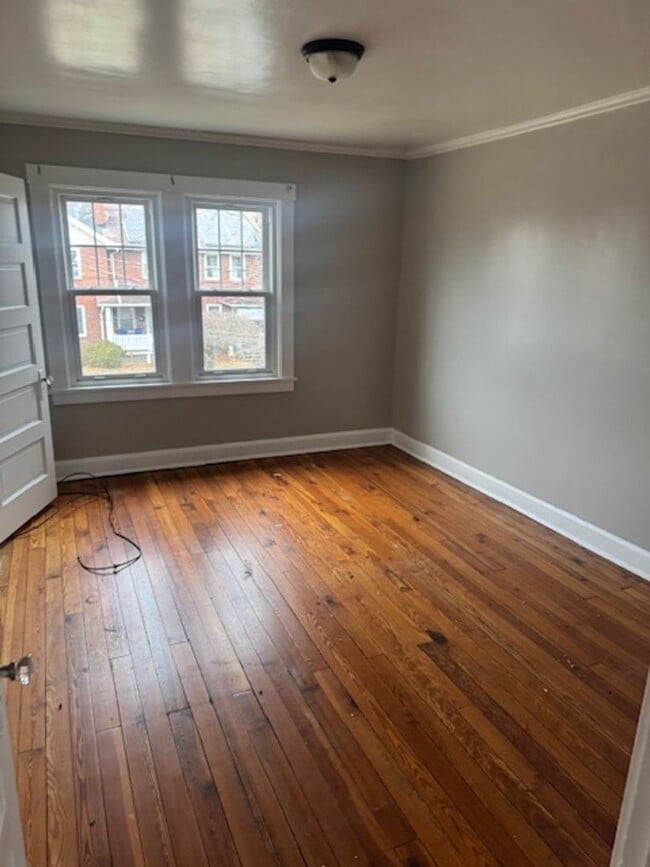 Building Photo - 3 bed/1 bath townhome in Clairton, PA 15025