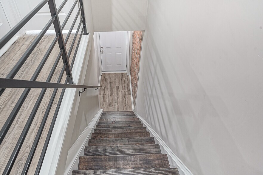 Building Photo - 5116 Delancey St