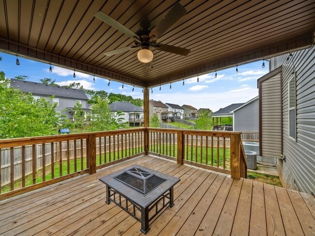 Building Photo - 543 Woodtrace Dr