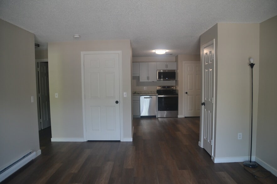 Building Photo - 12 Saint James Pl