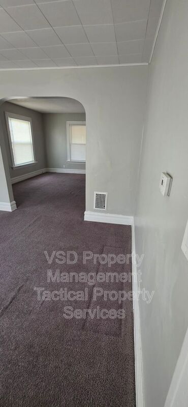 Building Photo - 8204 Vineyard Ave