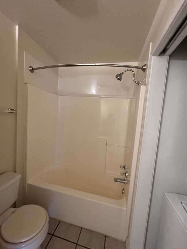 Building Photo - "Charming 1-Bedroom Retreat in San Marcos – Perfect Balance of Comfort and Convenience!"