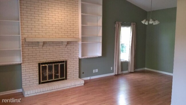 Building Photo - 3 br, 1.5 bath House - 1110 Hayden Dr