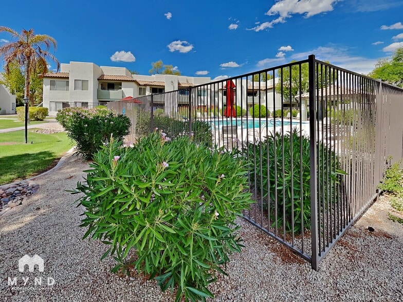 Building Photo - 1825 W Ray Rd