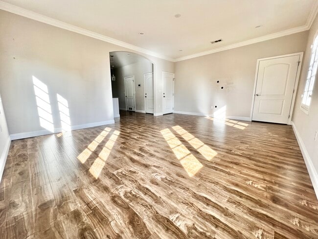 Building Photo - 6261 W Olympic Blvd