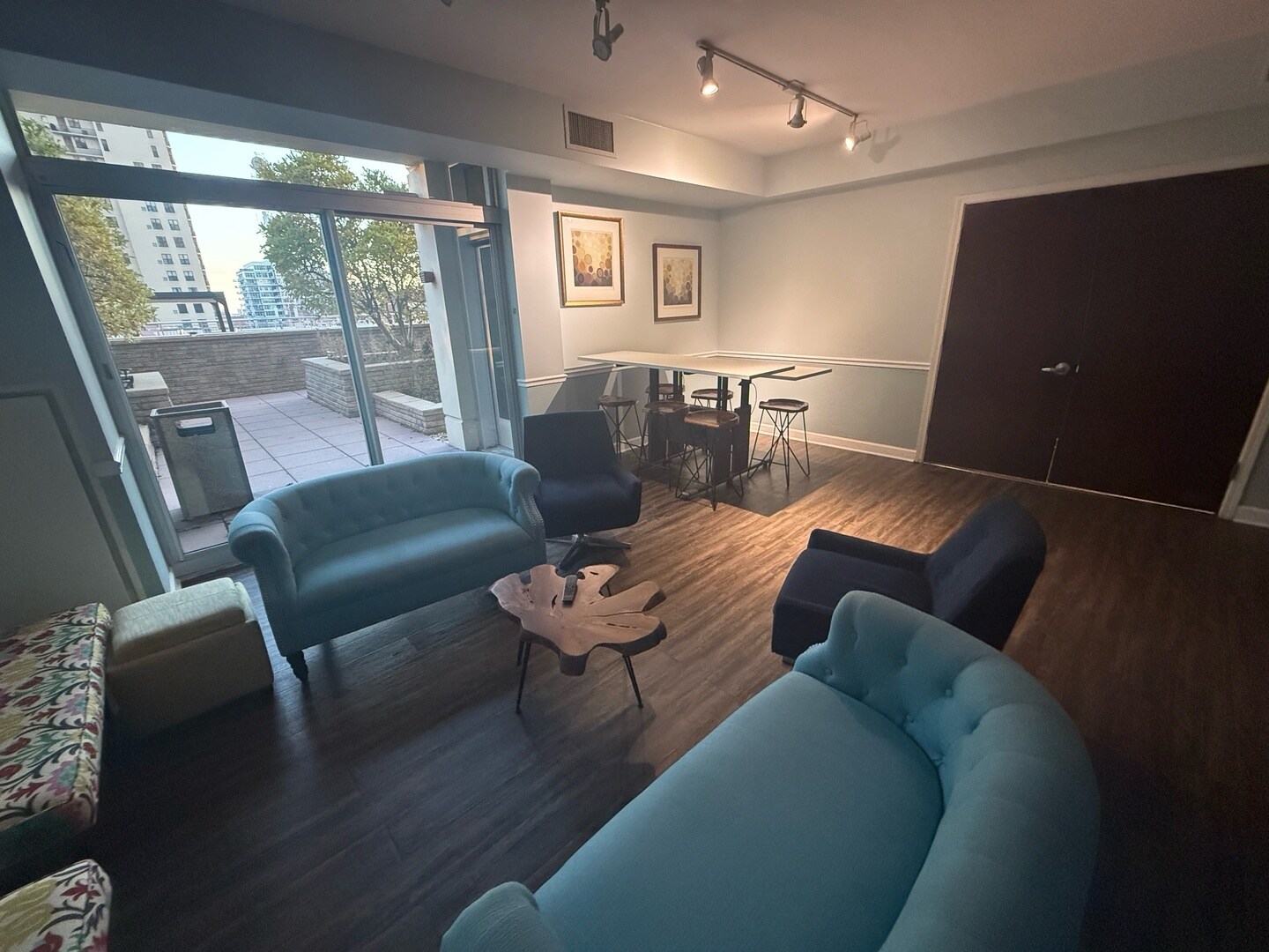 Building Photo - 1400 S Michigan Ave