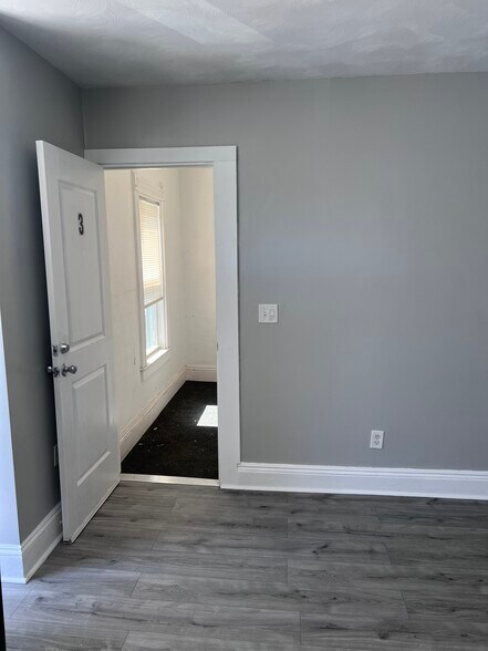 Building Photo - 496 Summer St