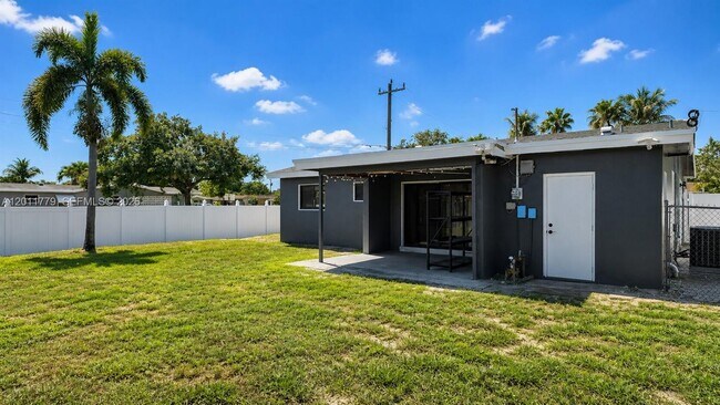 Building Photo - 6701 Pershing St