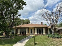 Building Photo - 2019 Mistletoe Dr