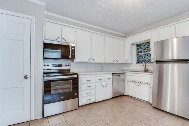 Building Photo - 506 E Curtis Dr