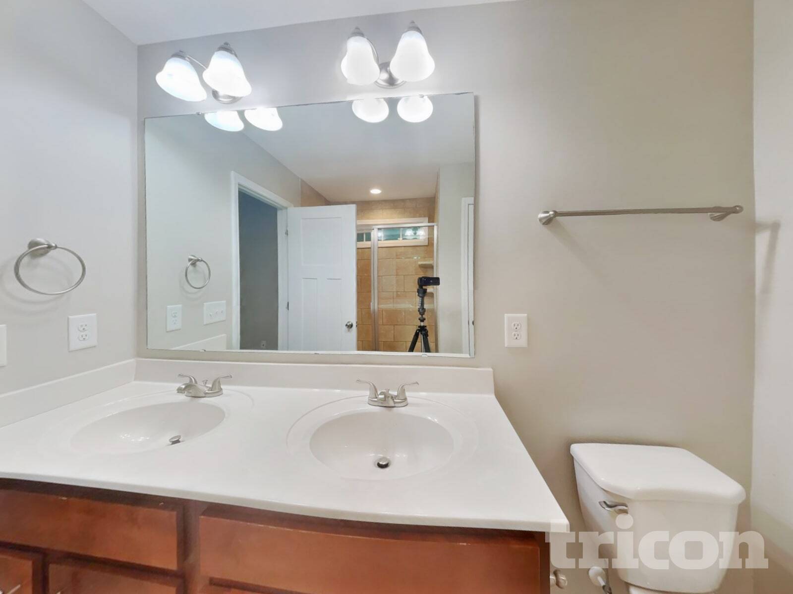 Building Photo - 877 Juno Dr