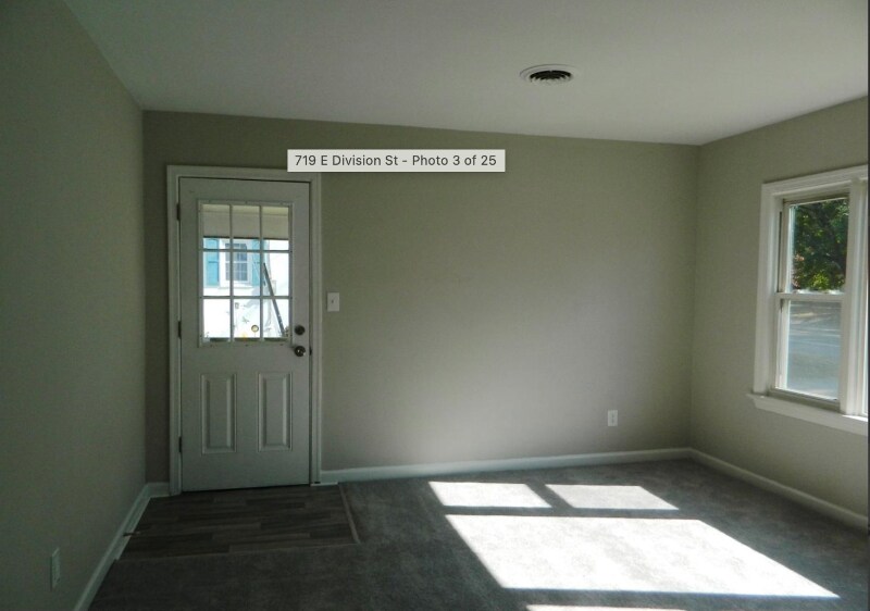 Building Photo - 719 E Division St