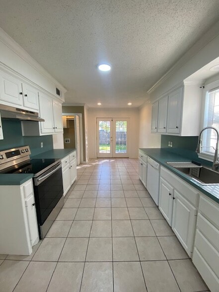 Building Photo - 2423 26th St