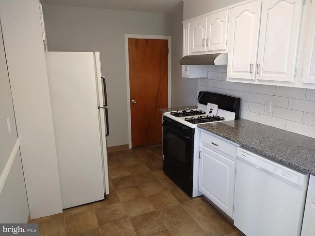Building Photo - 1603 Robbins Pl