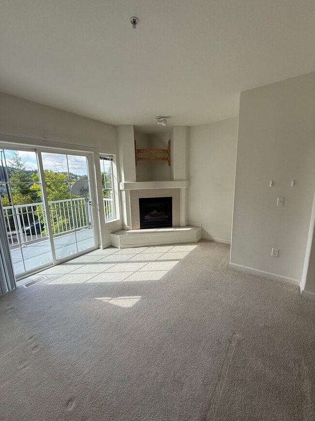 Building Photo - Spacious Beaverton Living – Prime Location...