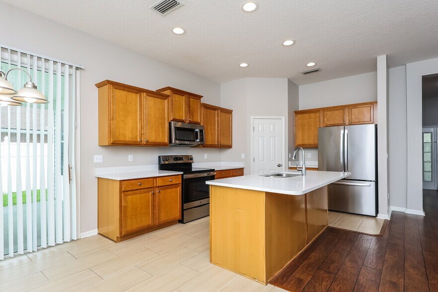 Building Photo - 6560 Sandlers Preserve Dr