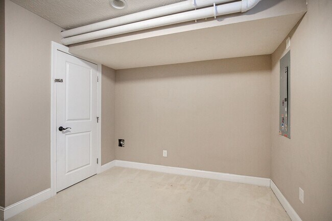 Building Photo - 2457 Woodhawk Ln