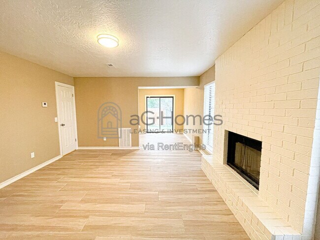 Building Photo - 8412 S Douglas Ave