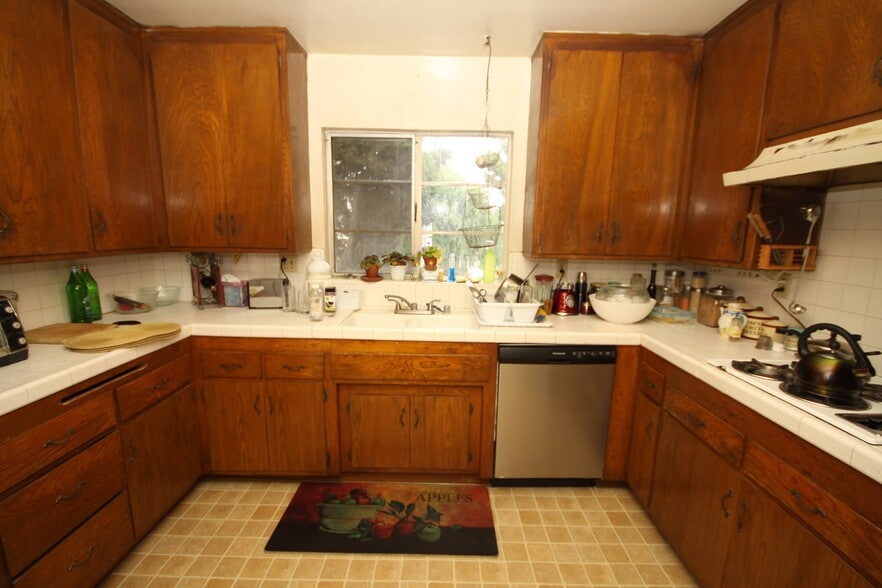 Kitchen facing East - 11061 Missouri Ave