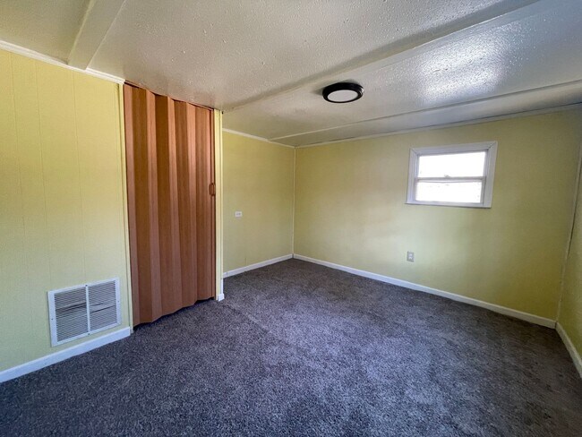 Building Photo - FOR RENT 3 Bedroom, 1 Bath Home in Laurel Lakes, NJ $1570
